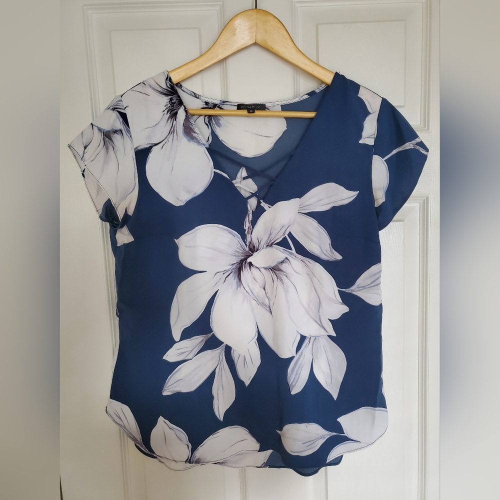 DYNAMITE, cap sleeve blouse, blue and white. Medium.